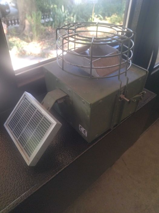 Автоматична хранилка 12V за захранване на дивеч