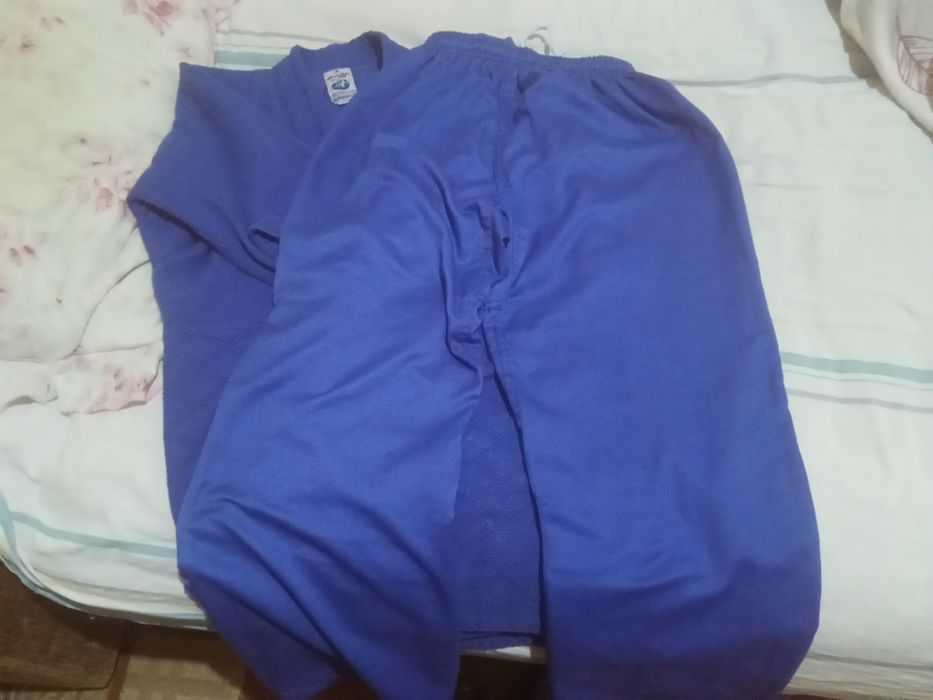 Кимоно сатылады (дзюдо)