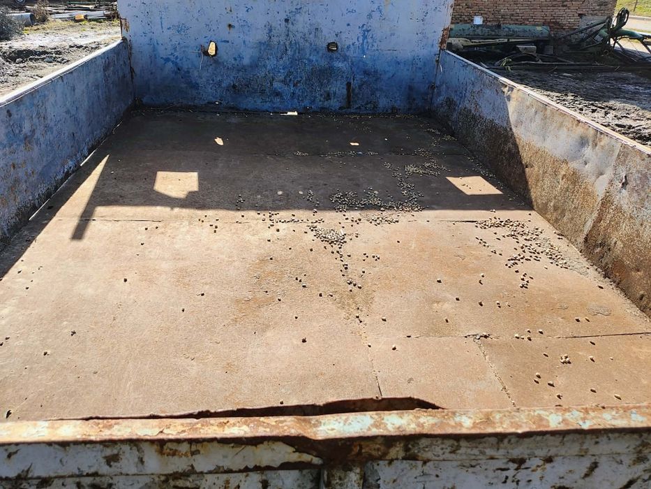 Vând remorca pe o axa