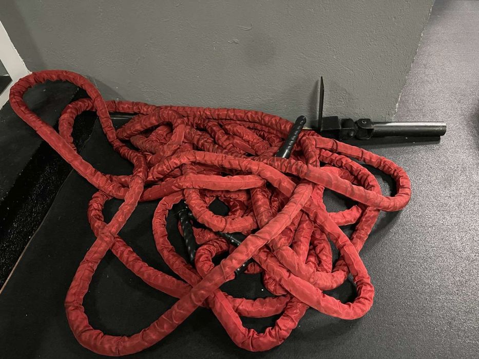 Продавам нови бойни въжета и стойка за лост (мечка)