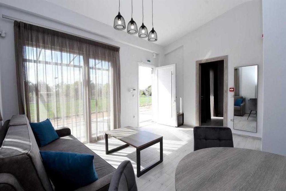 Луксозен жилищен комплекс с басейн – инвестиционен имот в Гърция