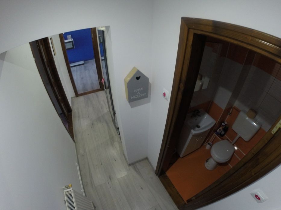 Închiriez apartament 3 camere