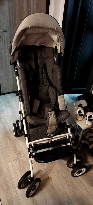 Cărucior pentru copii cu paralizie cerebrală
