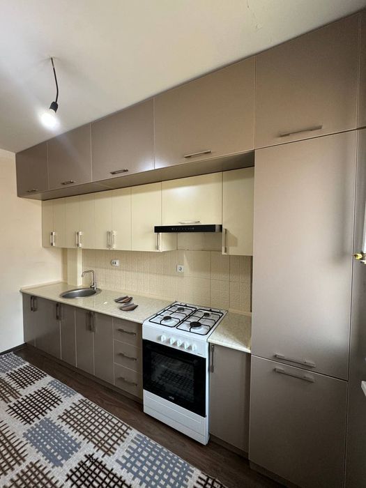 Oshxona mebellari. Zamonaviy uslubdagi mebellar to'plami.