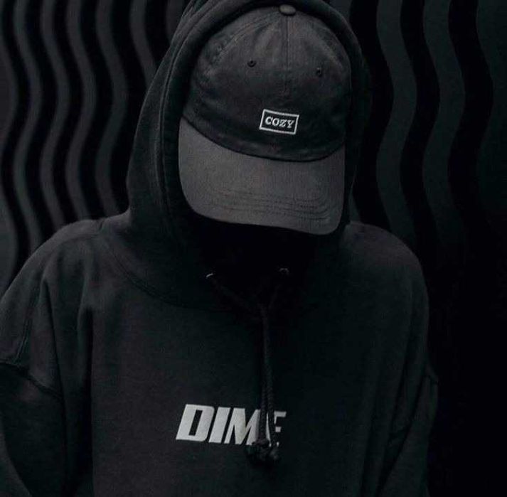 Salom men grafik dizayin sohasida ishlayman vizitka hamda flayerlarda