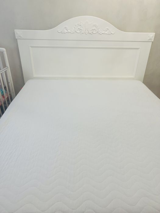 Двуспальная кровать