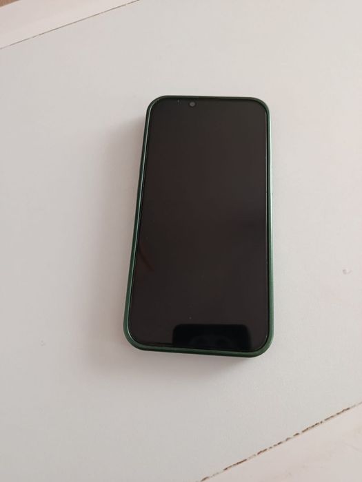 Продам Айфон 13 память 128