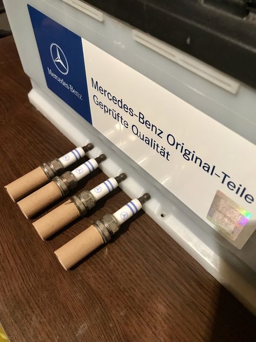 Оригинален акумулатор и свещи на Mercedes