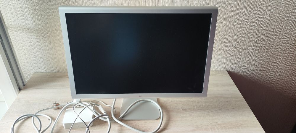 Монитор Apple диагональ 23. Полность в алюмине 2004 года