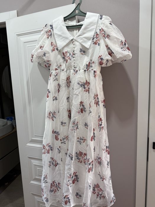 Платье нарядное с воротником