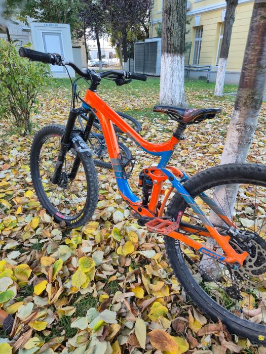 Bicicleta full giant reign