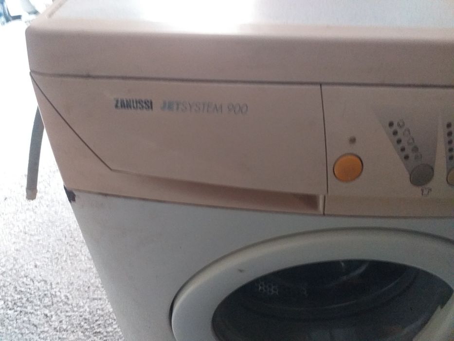Продам стиралку ZANUSSI 900
