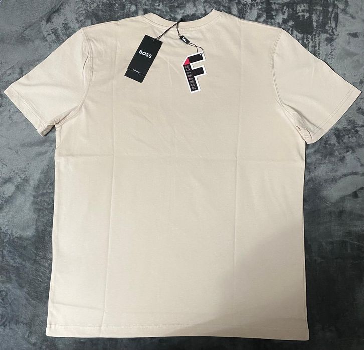 Vand tricou nou de barbati Boss