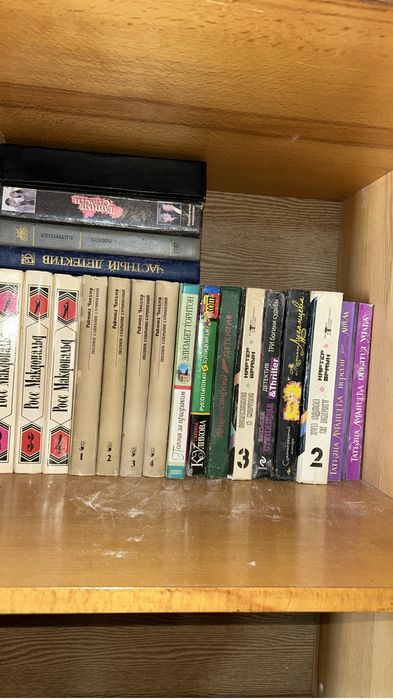 Продаю очень много книг