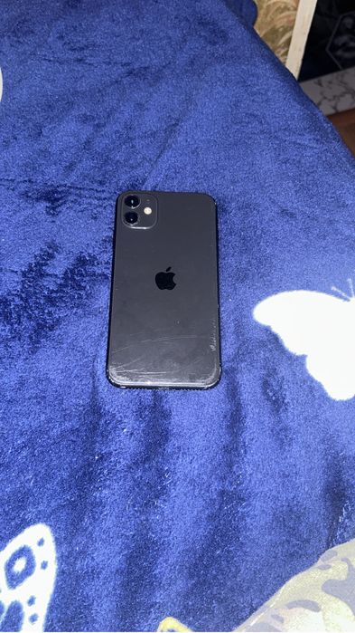 Iphone 11 ecran spart si spatele zgariat