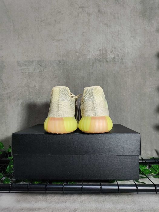 Yeezy 350v2 marimea 43 (fit 42.5)
