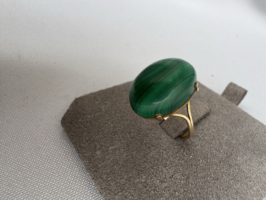Inel din aur si malachit