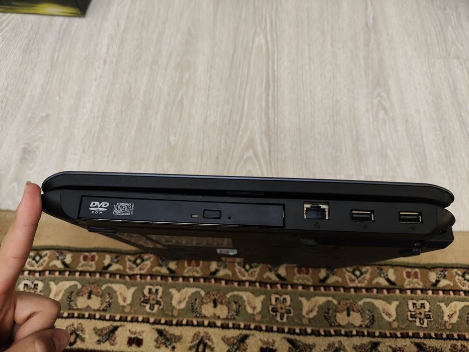 Ноутбук Toshiba.