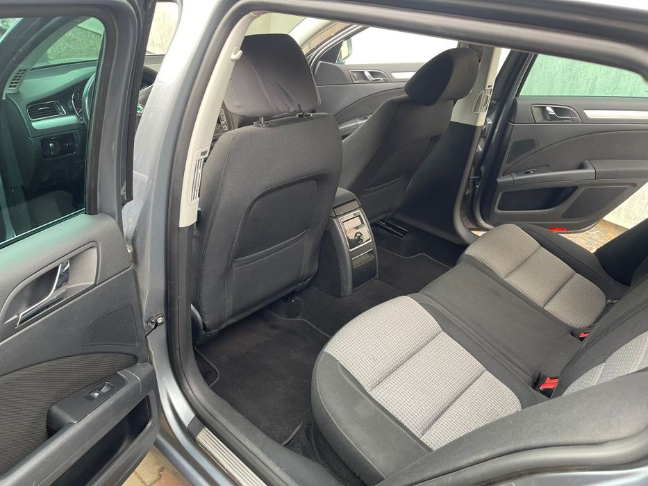 Vând mașina Skoda Superb Combi, 1,9 TDI 2013, automata, unic propriet