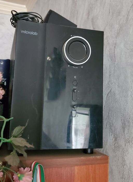 Сабвуфер также две колонки microlab M910