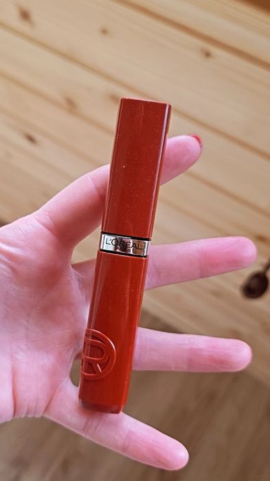 Ruj buze lichid persistent L'Oreal