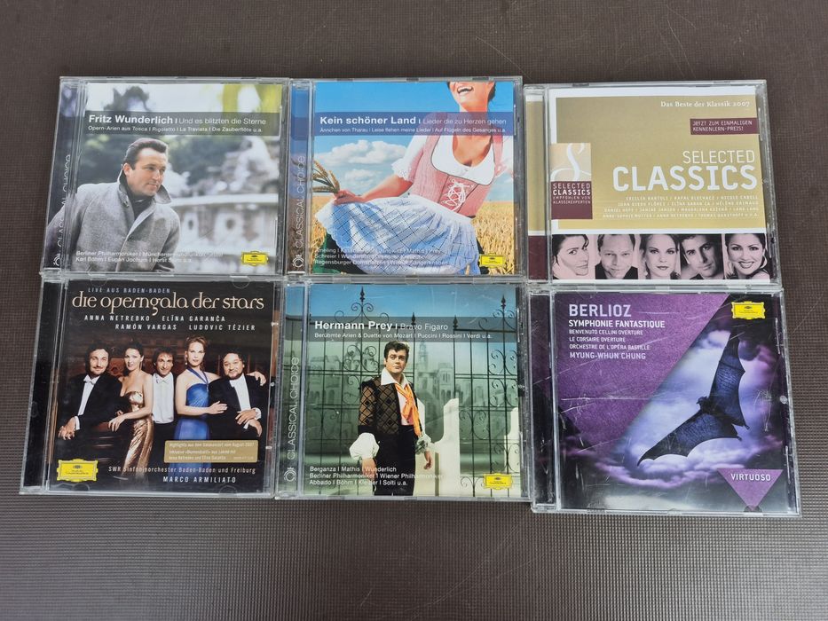 Vând Lot 18 CD cu muzica clasica mixta,colectia Deutsche Grammophon
30 x 5 = 150lei

pa
