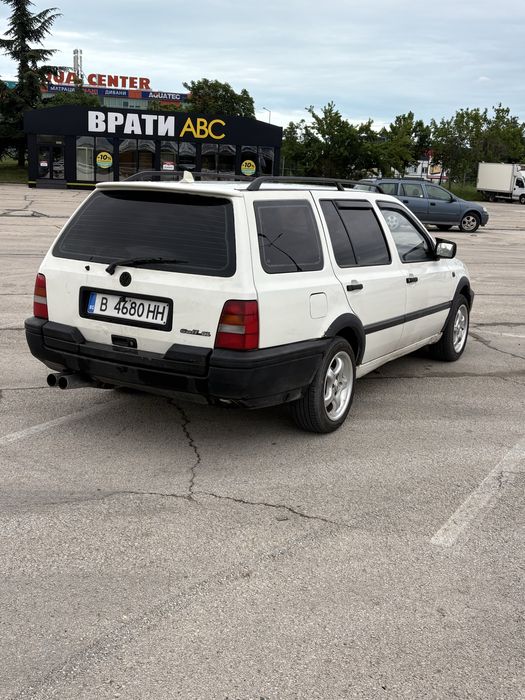 Продавам Golf 3 комби 1.8