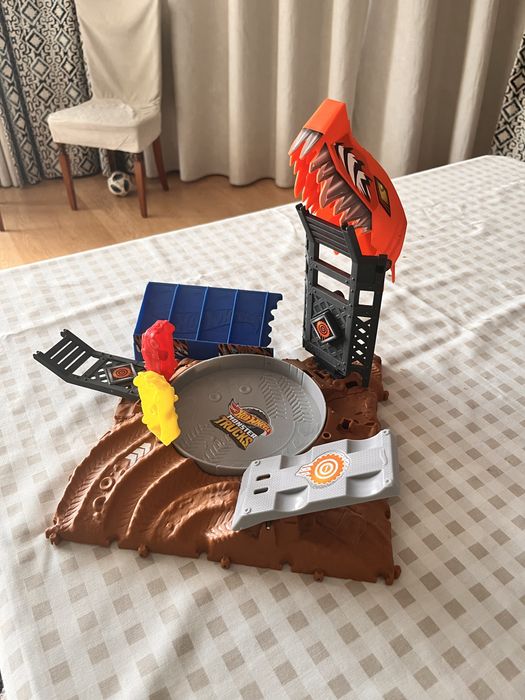 Hot wheels горка