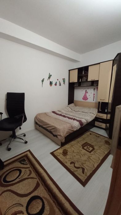 Vând garsonieră + curte