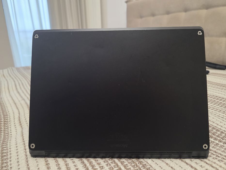 Laptop Microsoft Surface 3 model 1868