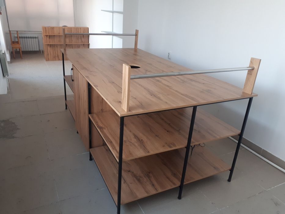 Стол для цветочного салона