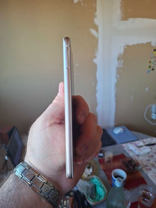 Мобилен телефон...HUAWEI P10 lite
