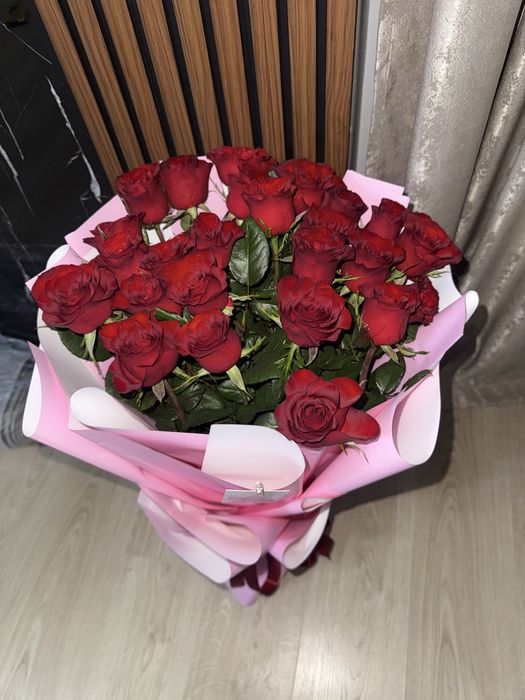 Продам красные розы метровые