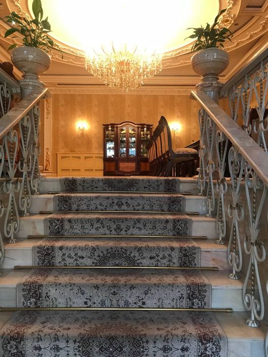 Шикарный Евродом в Элитной махале, 8 соток  7 комнат 7 с/узлов бассейн