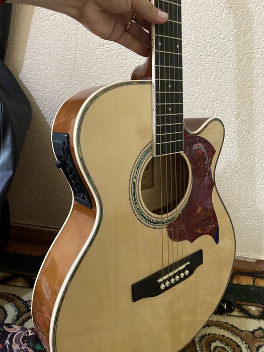 Gitara/ chexoli bilan/ holati yangi chexollari bilan 1 mln ga beriladi