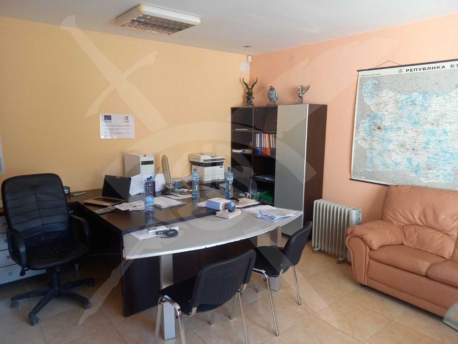 Дава се под наем Промишлена сграда в Карнобат - 2217 кв.м за 400000 € - Снимка #4