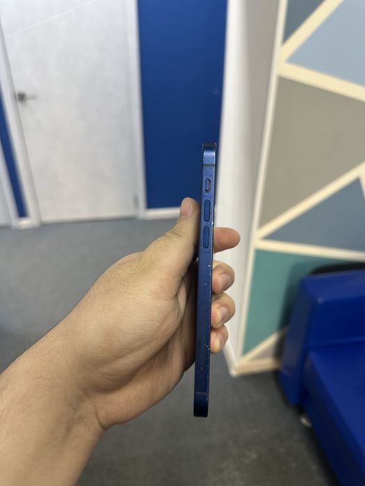 Продам Iphone 12