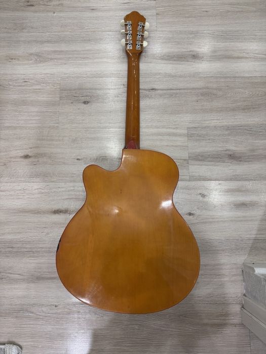 Гитара 6 струн состояние отличное