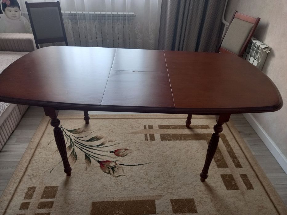 Продаётся стол в отличном состоянии