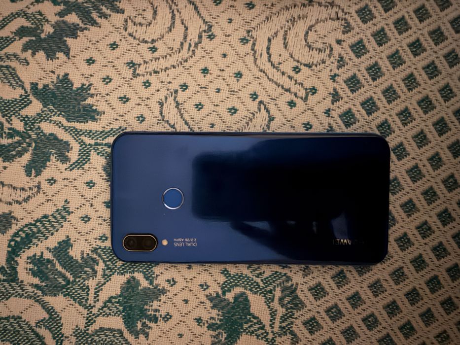 телефон HUAWEI P20 lite