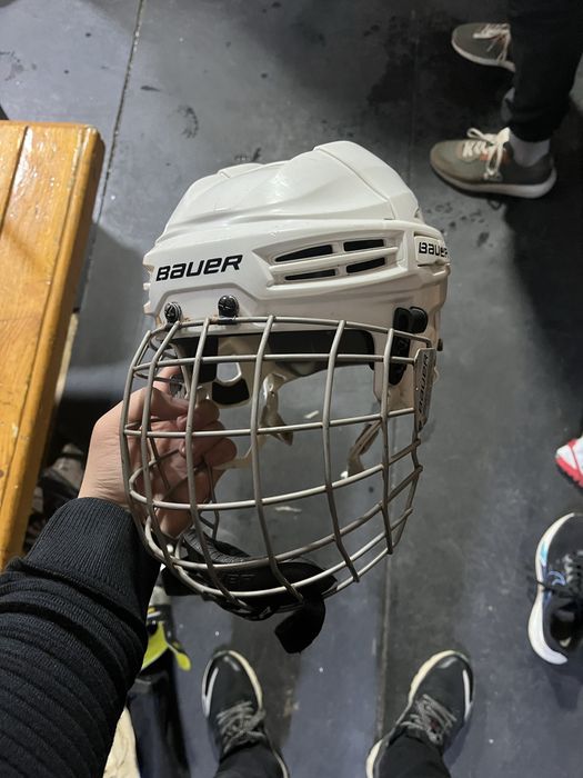 Шлем хоккейный