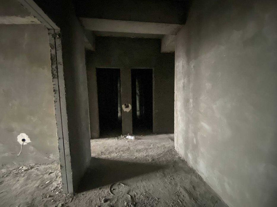 Новостройка 2/8/10 без ремонта. Рядом с метро рохат и 4 чи бекат