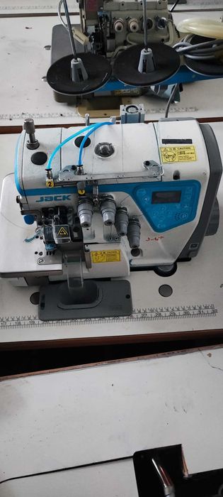 Masini de cusut industriale