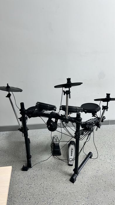 Электронные барабан *Alesis Turbo*