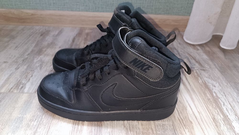 Дамски кецове Nike Air 37.5 Черни много запазени