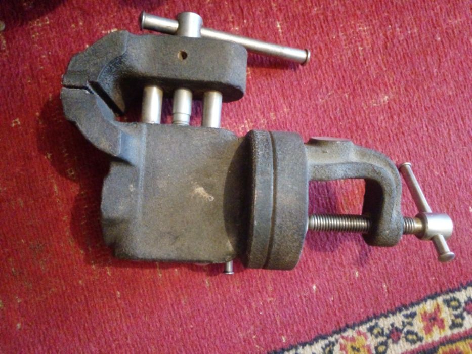 Продам тиски, находятся наЮбилейной