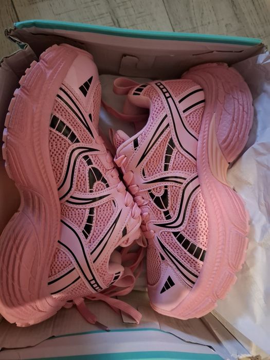 Продаются кроссовки