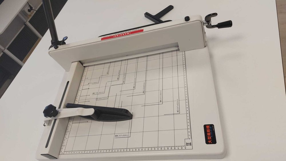 Ghilotină tipografică A3 capacitate 400 coli