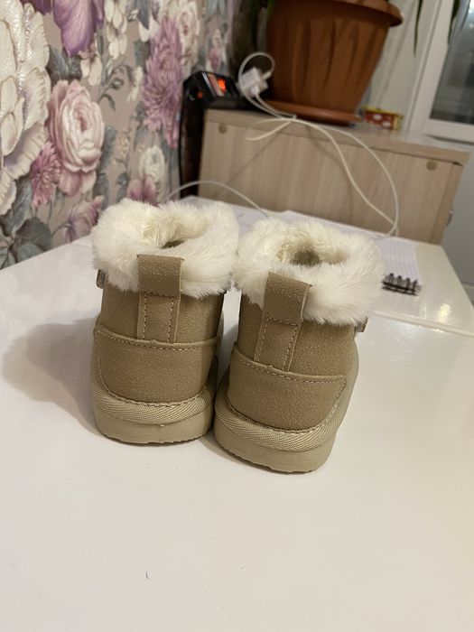 Продам детские зимние сапожки
