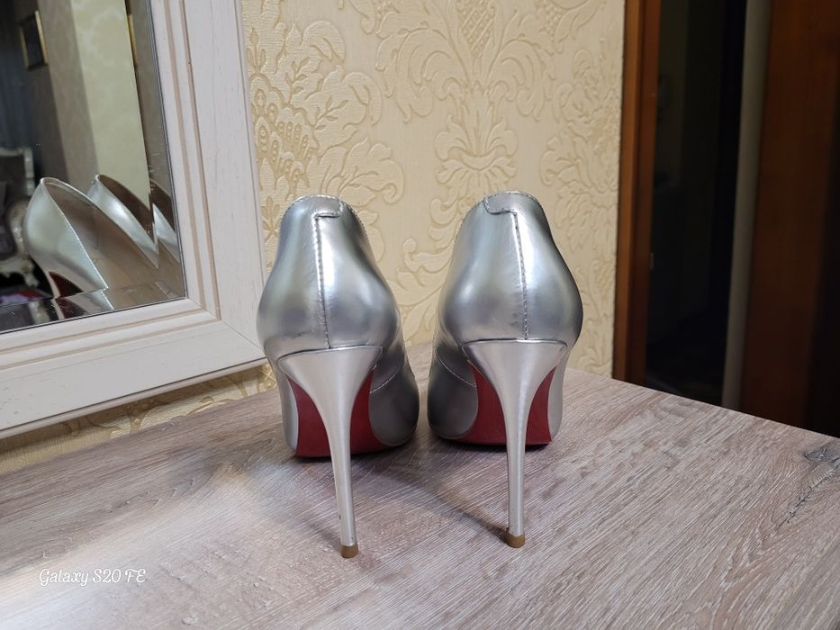Туфли Louboutin 37 р